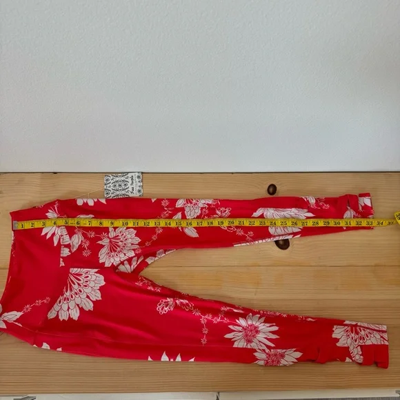Free People Movement Tropical Floral Print Red Prairie Leggings Ankle Cutout XS - Picture 17 of 17